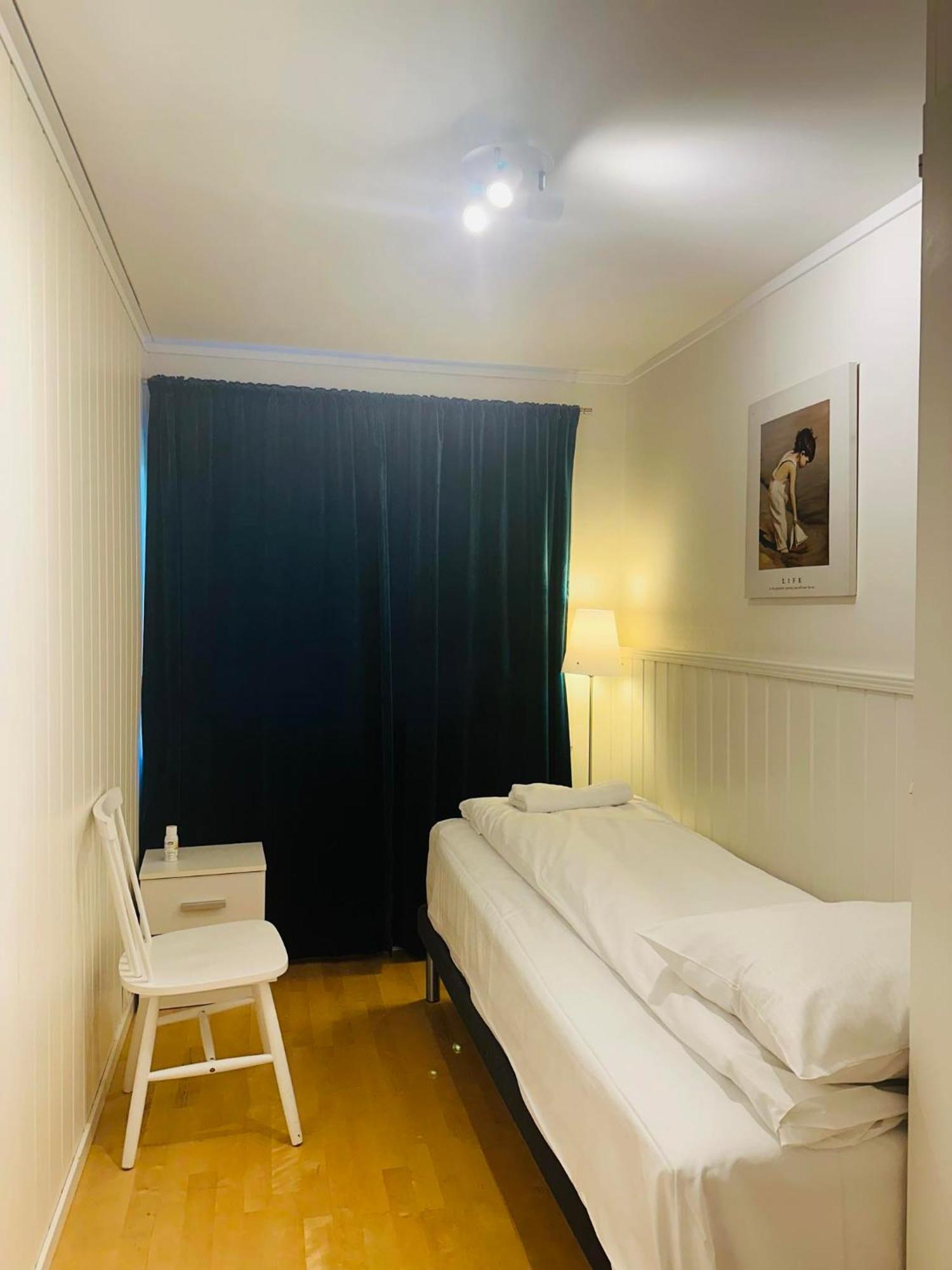 Arctic Inn, Cozy Single Bed Private Room In A Shared Apartment With Stunning Tromso Views Eksteriør bilde